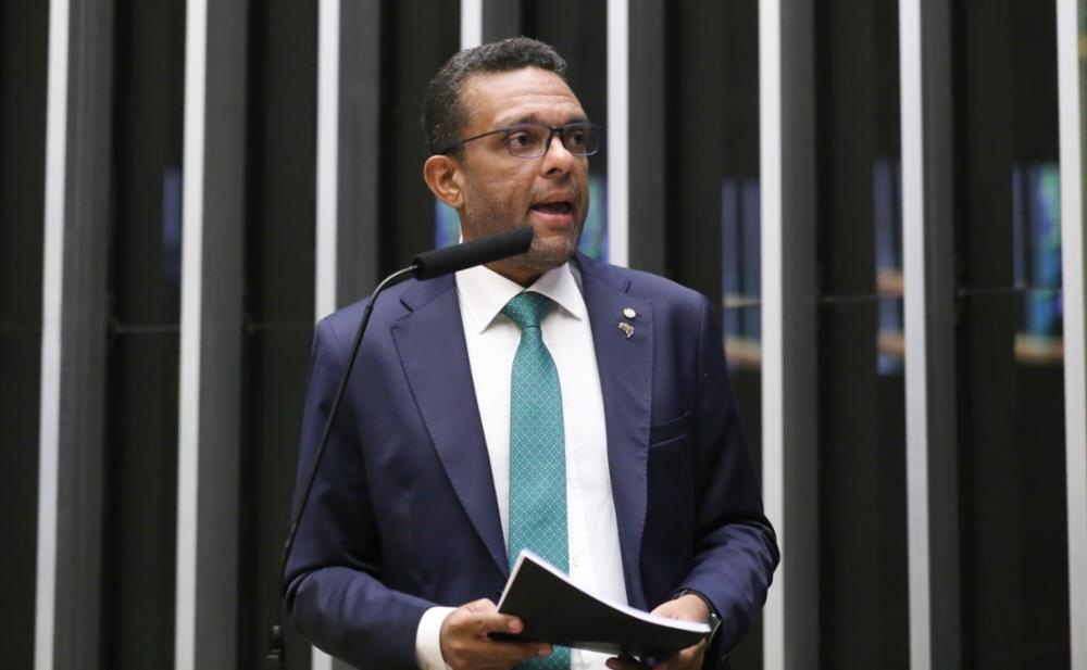 Ex-aliado de Bolsonaro, Otoni de Paula critica cultura de ódio e se arrepende: ‘Não parecia um pastor, parecia um louco’